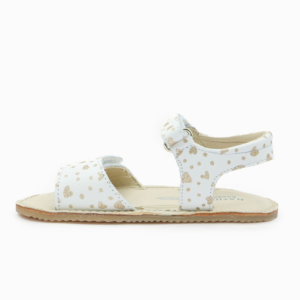 Sandalias Naturino Basi II blancas y platino con corazones y lunares