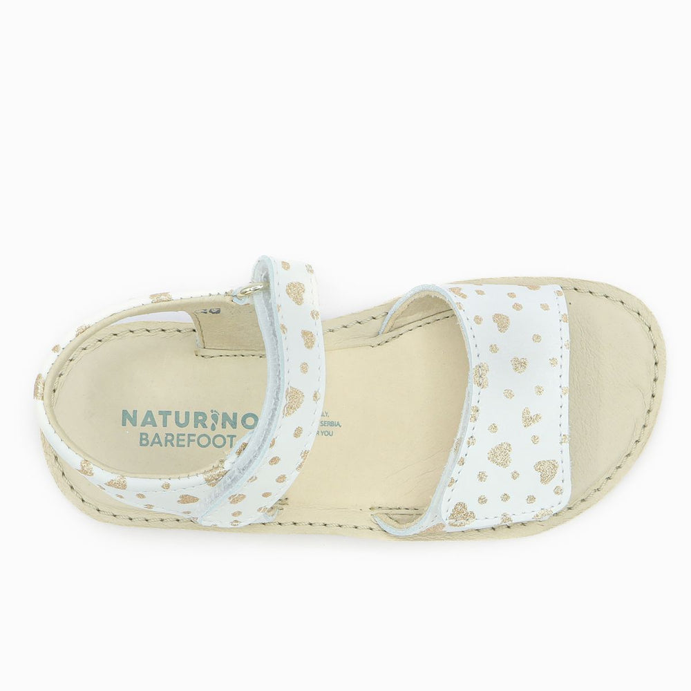 Sandalias Naturino Basi II blancas y platino con corazones y lunares