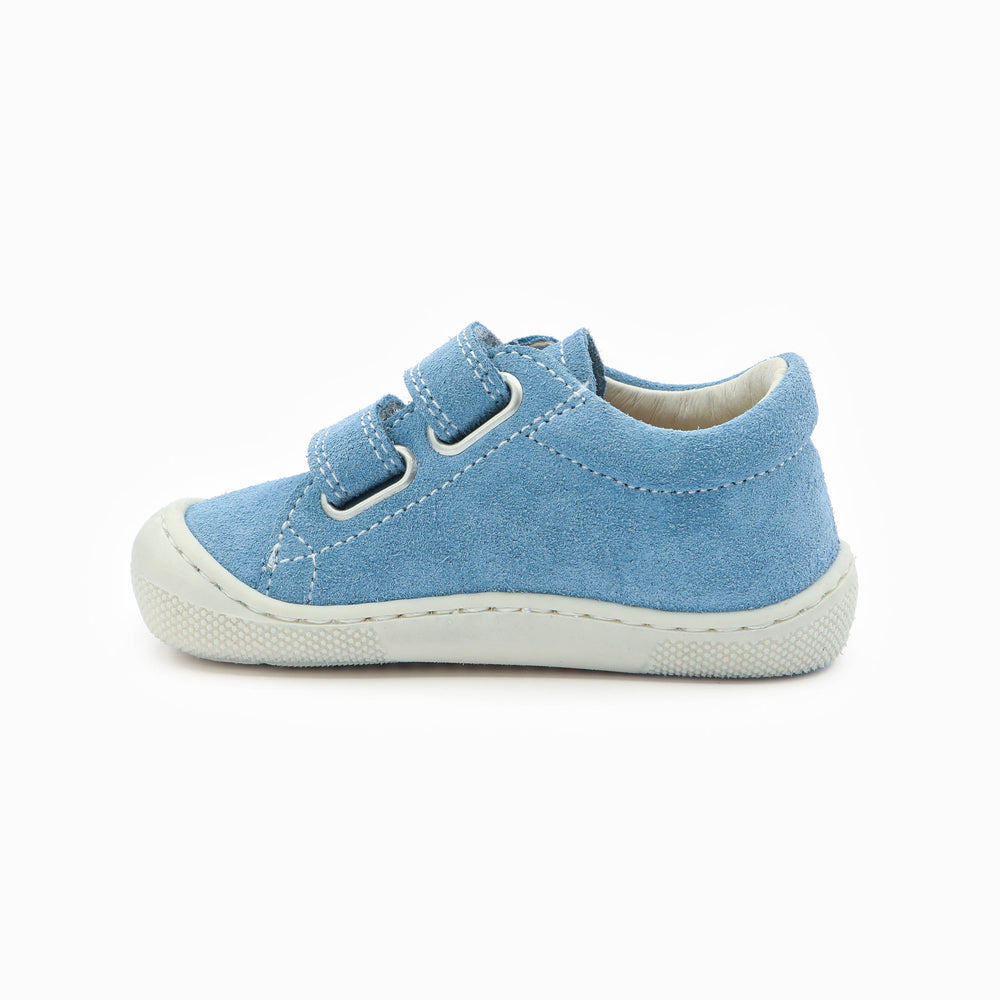 Naturino Barefoot Orec Low con velcros en tonos hueso, azul cielo y leche