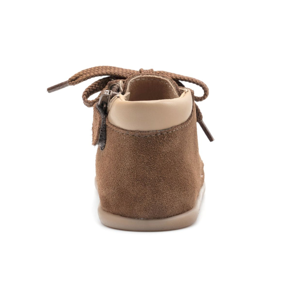 Babybotte barefoot zapatos de cordones Zip de ante color cuero