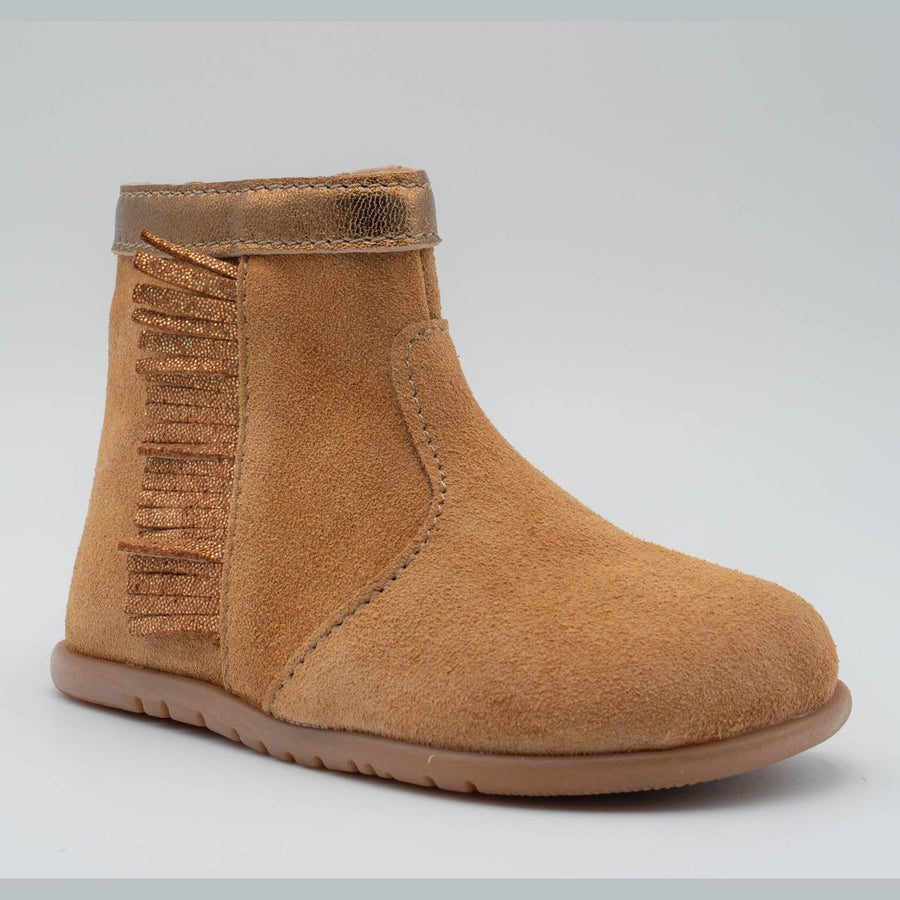 Botas barefoot Babybotte Anoki de ante color avellana con flecos
