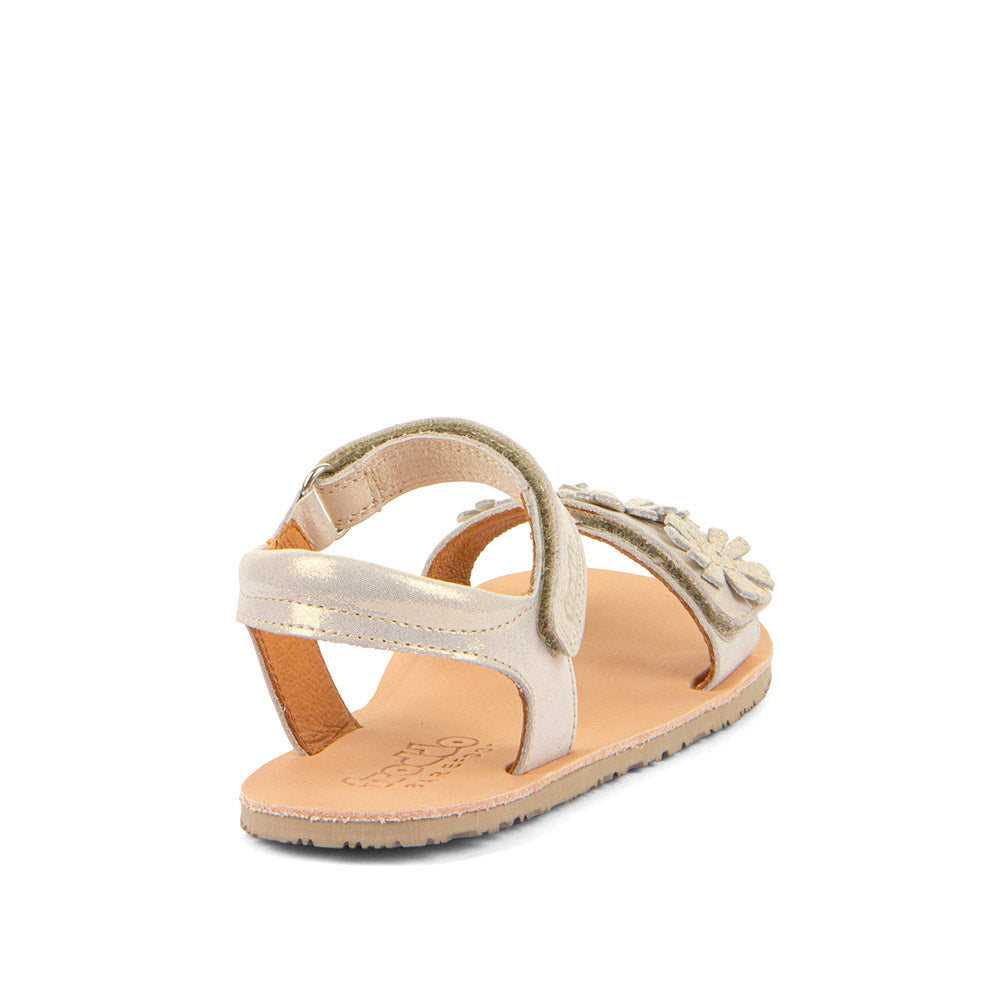 Sandalias Froddo Barefoot Flexy con flores doradas brillantes