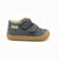Naturino Barefoot Kommy con velcros y lunares azules