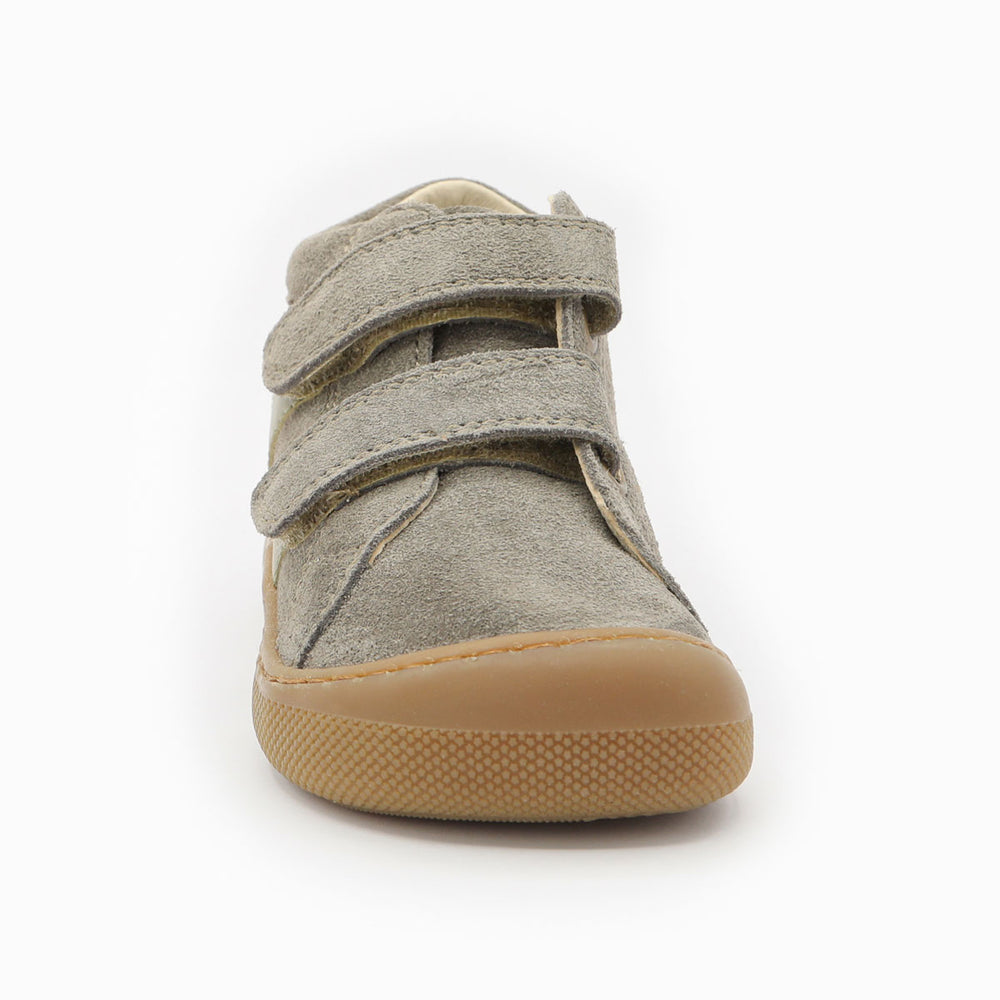 Naturino Barefoot Grimby con velcros color barro y piedra