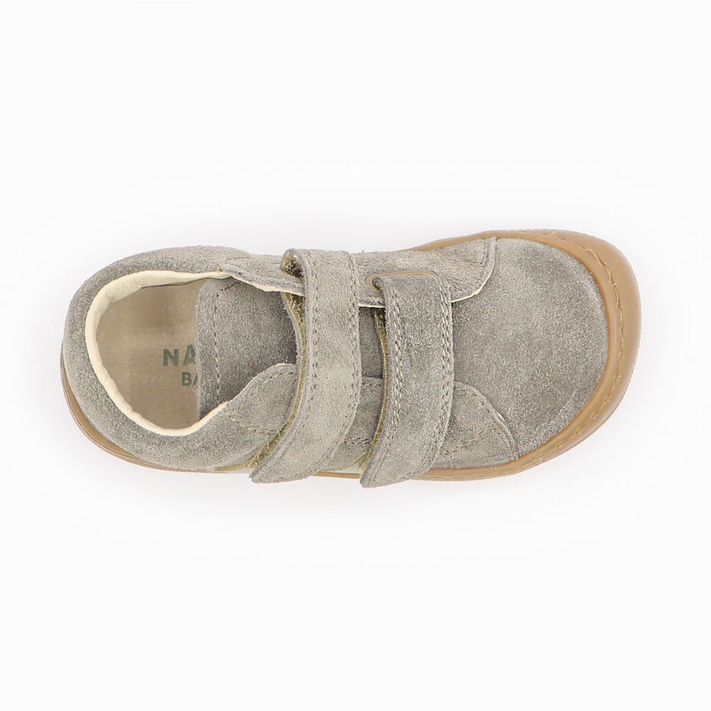 Naturino Barefoot Grimby con velcros color barro y piedra