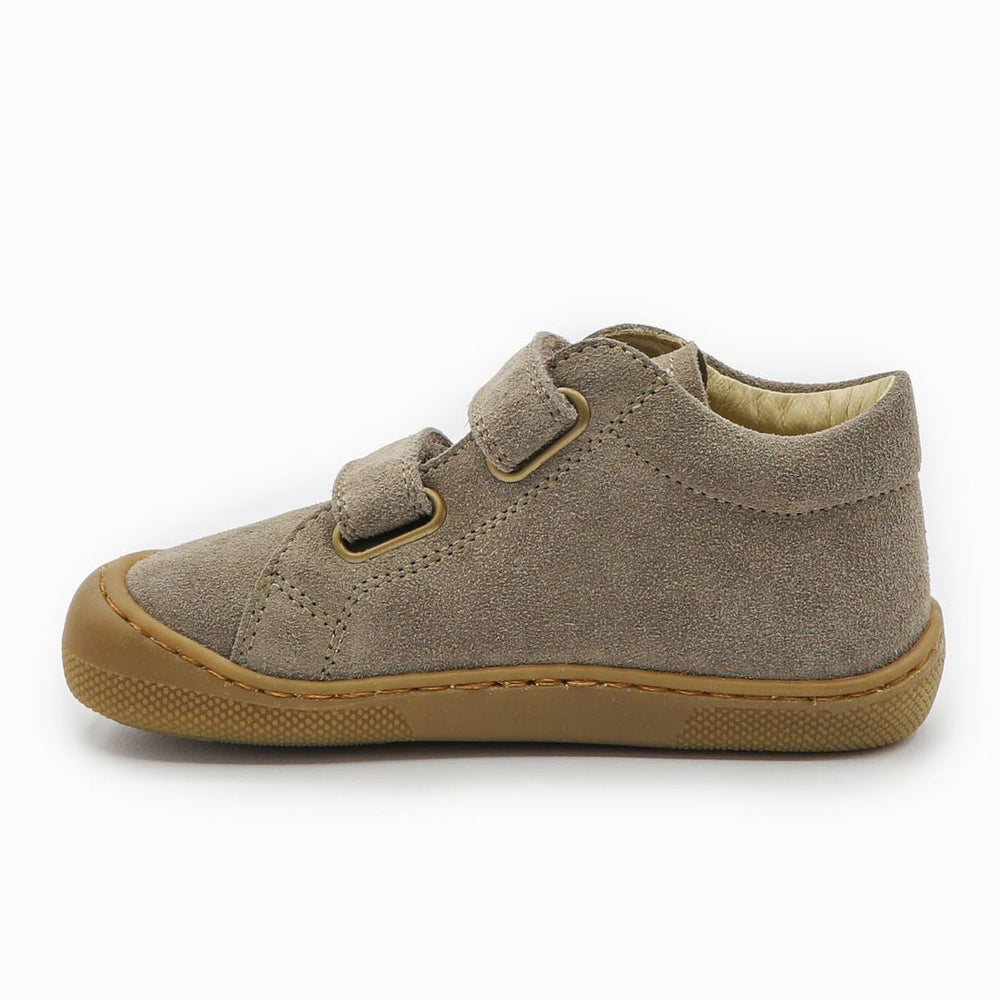 Naturino Barefoot Grimby con velcros de ante color barro y coñac