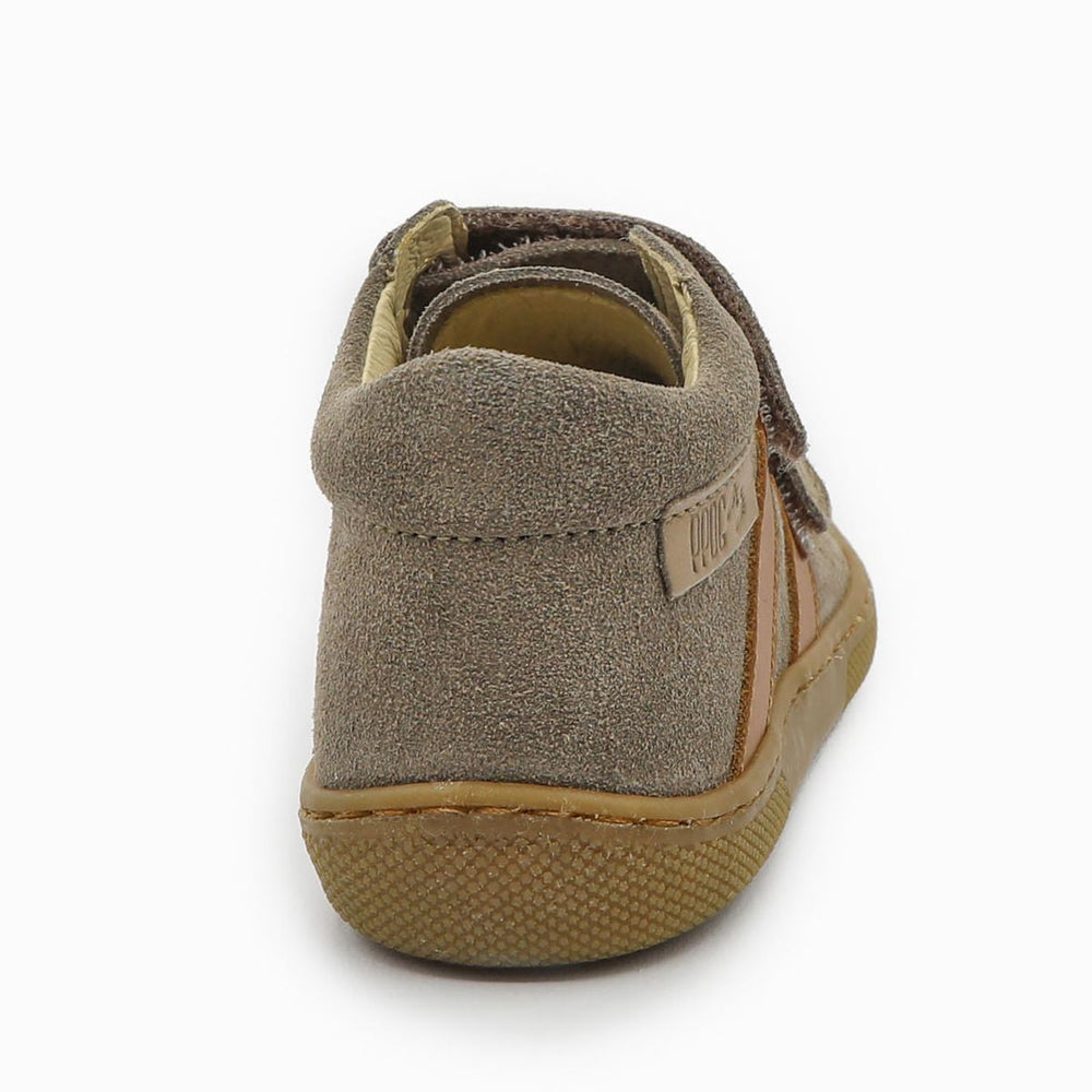 Naturino Barefoot Grimby con velcros de ante color barro y coñac