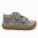 Naturino Barefoot Kommy con velcros de ante Ciclamen Gris Oscuro