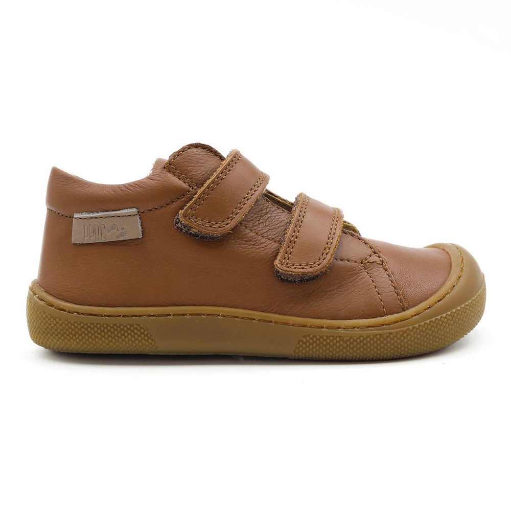 Naturino Barefoot Kommy con velcros color cuero