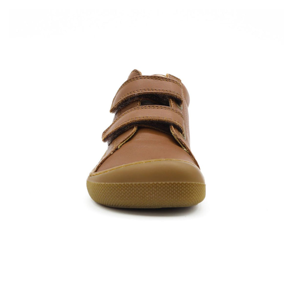 Naturino Barefoot Kommy con velcros color cuero