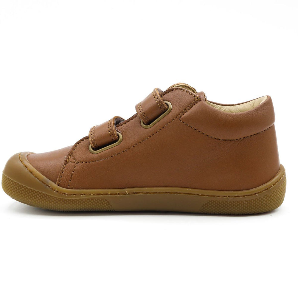Naturino Barefoot Kommy con velcros color cuero