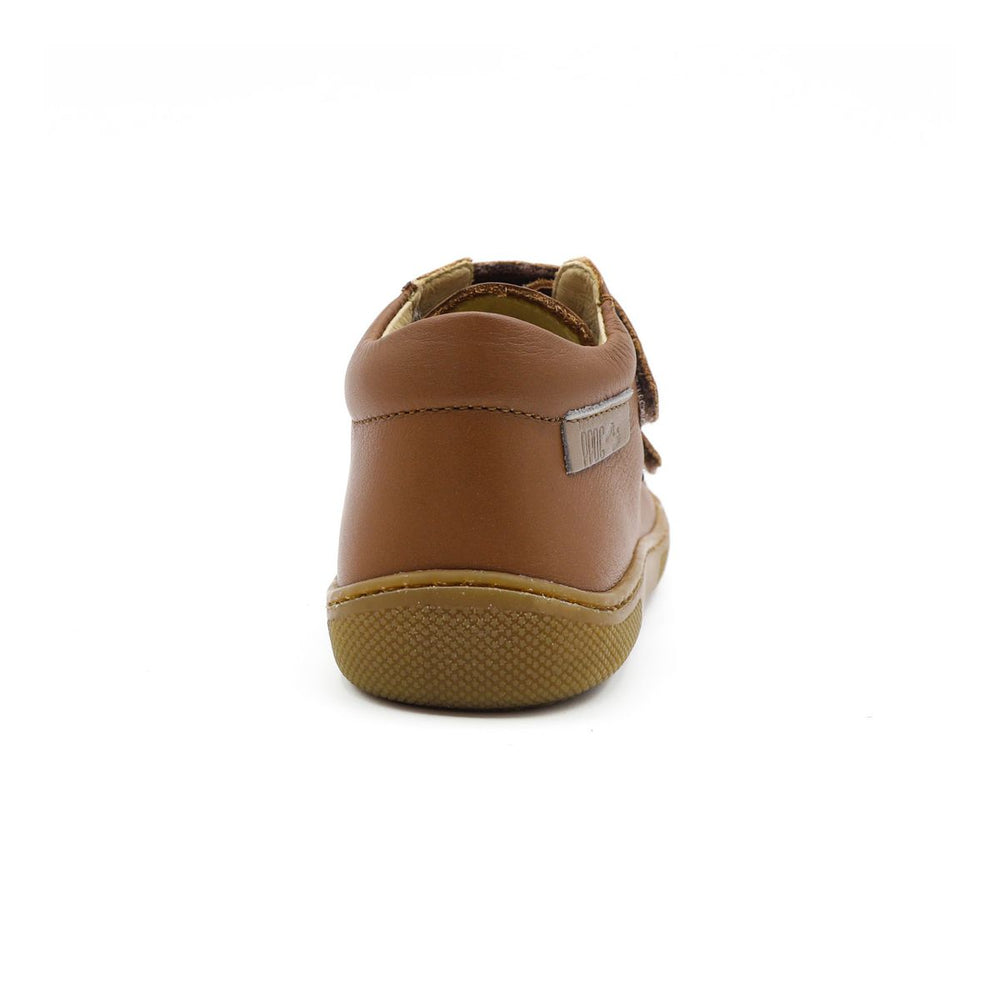 Naturino Barefoot Kommy con velcros color cuero