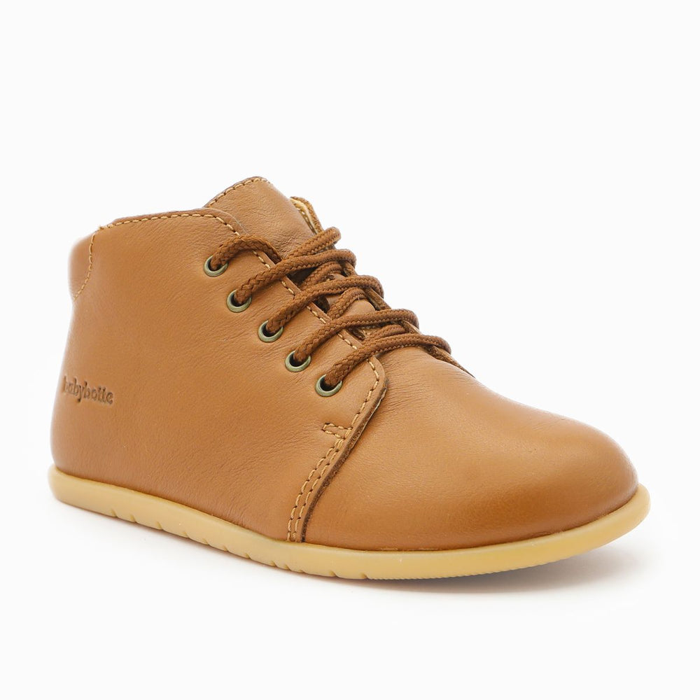 Babybotte barefoot Fredy con cremallera color coñac