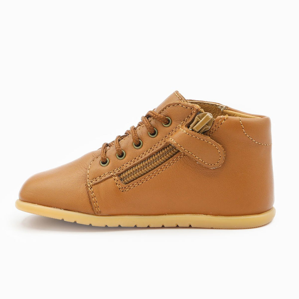 Babybotte barefoot Fredy con cremallera color coñac