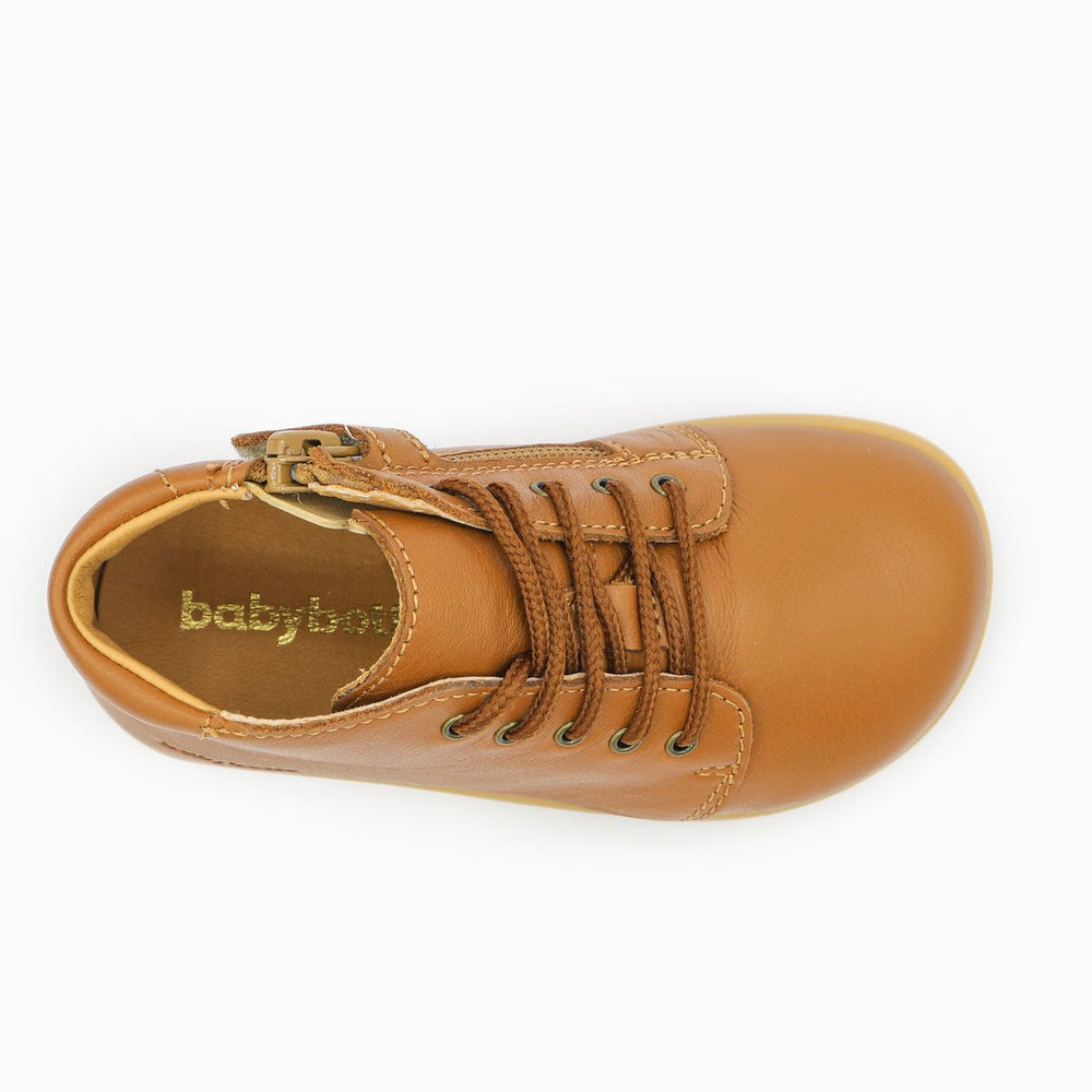Babybotte barefoot Fredy con cremallera color coñac